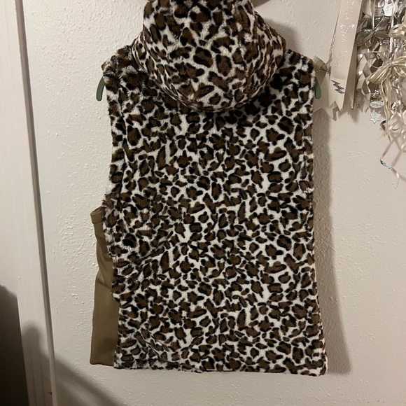 REVERSIBLE Quilted Tan Hooded Vest - Picture 12 of 14